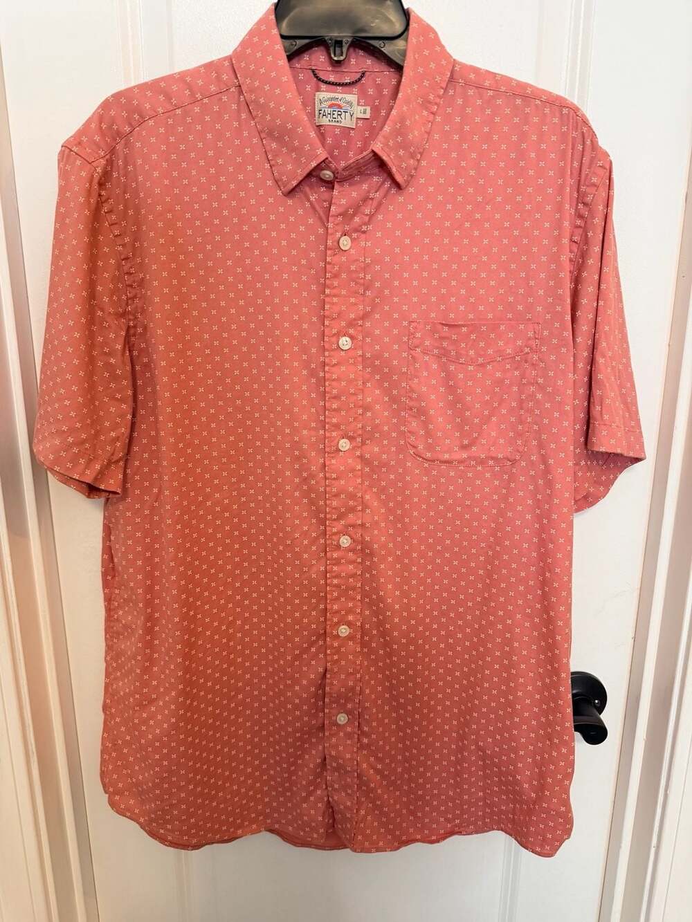 Faherty Brand Short Sleeve Button Down Shirt Size L Coral Pink Dot